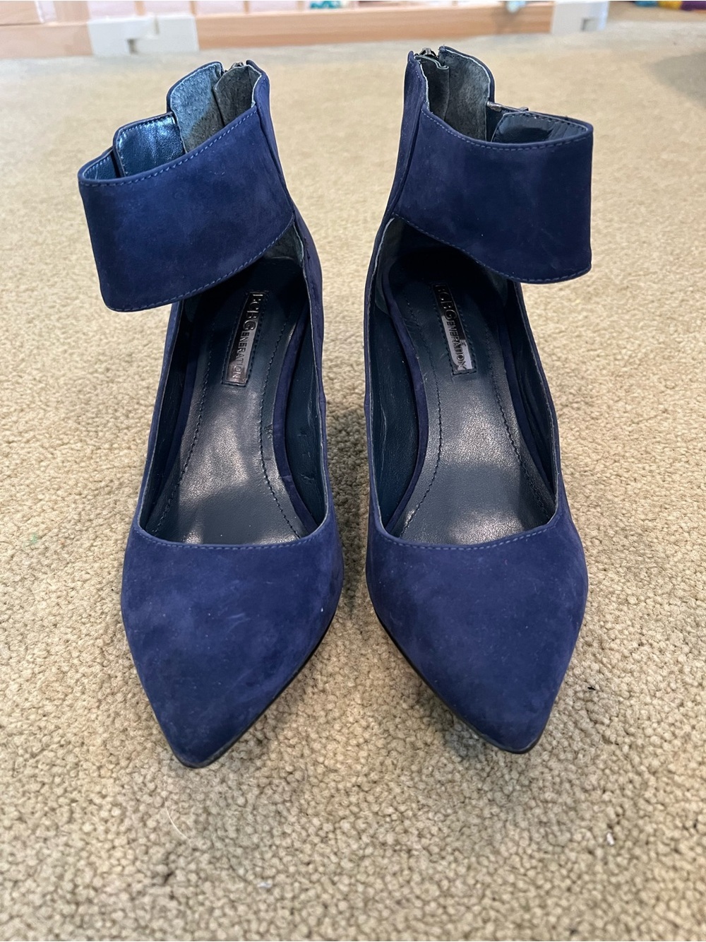 BCBGeneration Navy Blue Faux Suede Pointed Toe Ankle Strap Heels Size 7.5